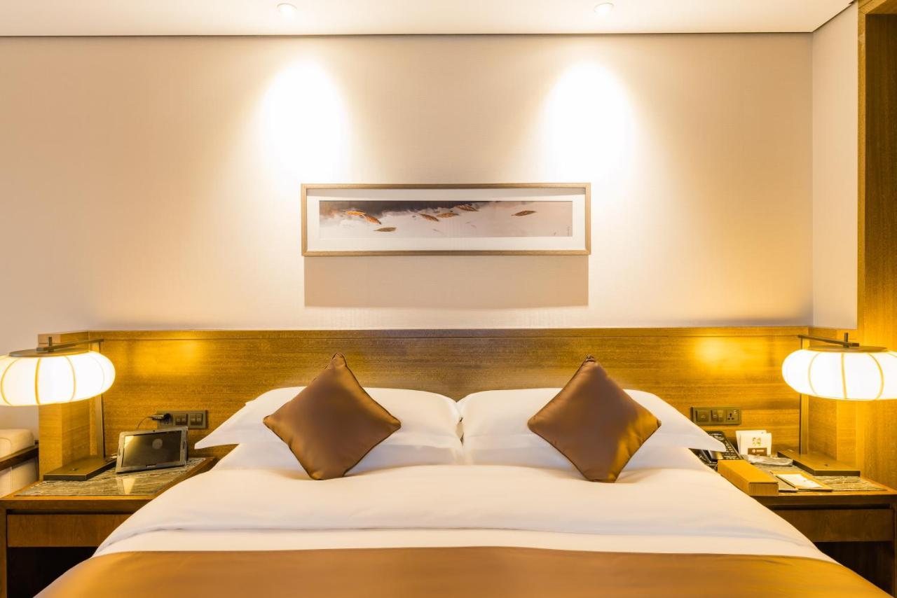 S&N Zhejiang Linhai International Hotel Exterior foto